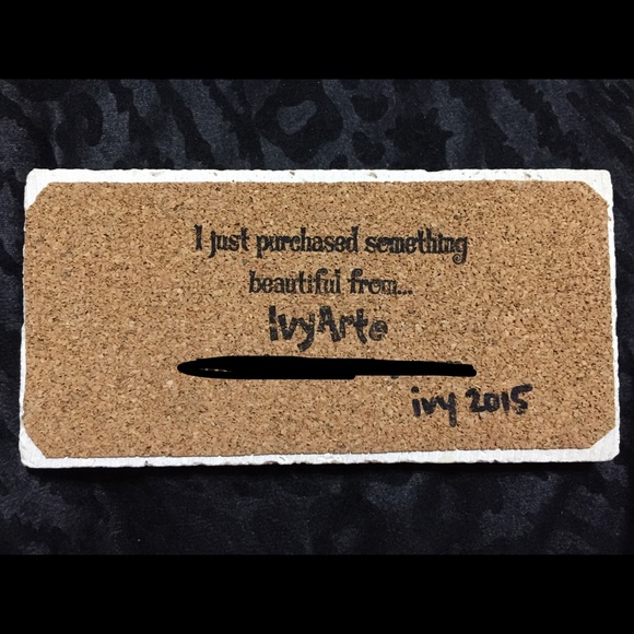 Hand painted paper weight on natural marble - Picture 3 of 3